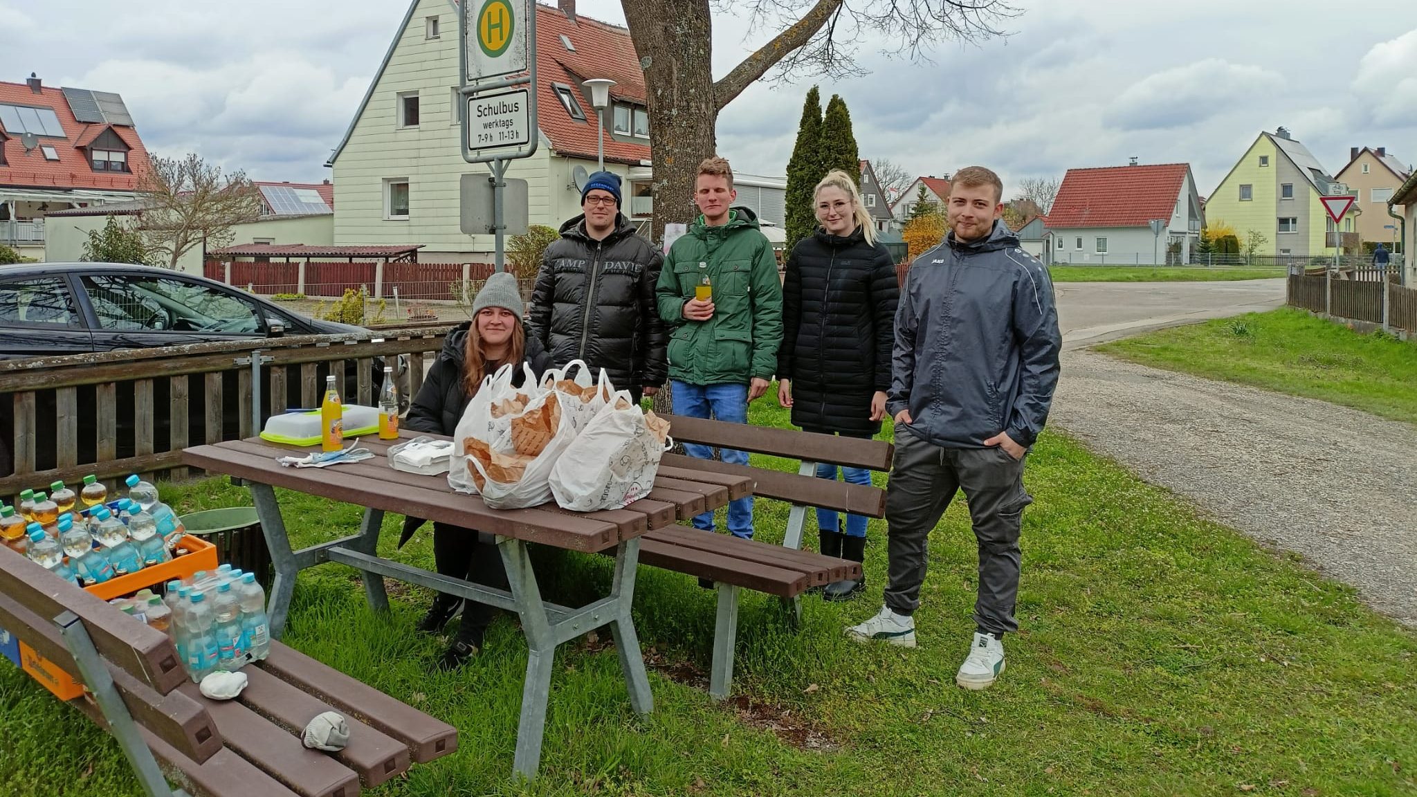 Die Mitglieder der ELJ Schlungenhof haben den Frühjahrsputz organisiert und im Anschluss eine Brotzeit bereitgestellt.